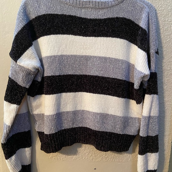 Forever 21 Cropped Sweater!! - Picture 2 of 2